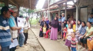 Warga Ahmadiyah Tambun Sebar Sembako Murah