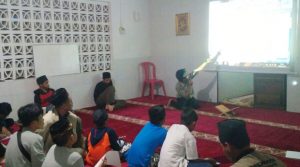 Khuddam SBC Ajari Athfal Tulis Surat untuk Huzur