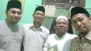 Silaturahmi ke Gus Salman, Rombongan JAI Jombang Beri Kenang-kenangan