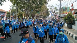 Jamaah Ahmadiyah Manislor Semarakkan Karnaval Budaya dengan Teladan Kebersihan