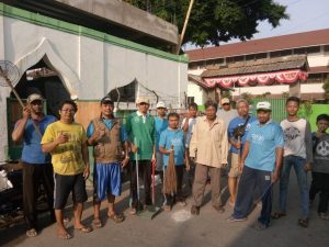 Cegah Banjir, Jamaah Ahmadiyah Jakarta Utara Gelar Kerja Bakti Bareng Warga