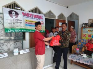 AHMADIYAH JAKARTA BARAT MENELADANI KEMULIAAN RASULULLAH (SAW) DENGAN BAKTI SOSIAL BERSAMA WARGA SEKITAR