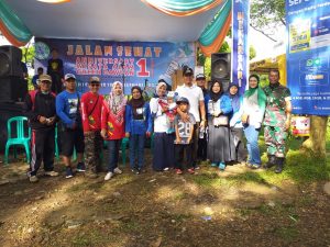 Muslimah Ahmadiyah Cianjur Jalan Santai Bareng Bapak Camat
