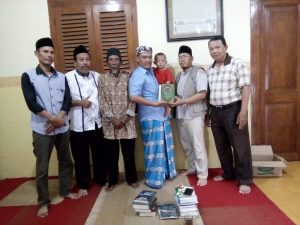 PENGURUS AHMADIYAH CILEDUG SILATURAHIM KE PESANTREN DARAUL HUJROH – BUNTET