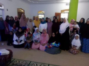 Pengajian Muslimah Ahmadiyah Panyairan dihadiri Ibu Kades