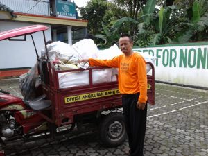 Kerjasama Wanita Ahmadiyah Sukabumi dengan Dinas Lingkungan Hidup