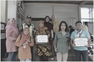 Jum’ah Berkah, Muslimah Ahmadiyah Gondrong Jual Nasi Bakar Sehat dan Murah