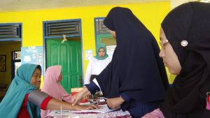Muslimah Ahmadiyah Sebamban Khidmati Ibu-ibu Lansia