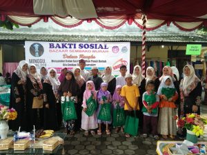MENYAMBUT RAMADHAN 1440 H, MUSLIMAH AHMADIYAH GONDRONG ADAKAN BAKSOS KREATIF