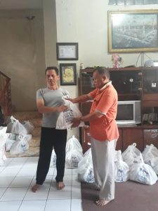 Menjelang Ramadan JAI Cianjur Gelar Baksos Pembagian Paket Sembako