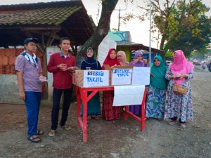 RAMADHAN BERKAH, MUSLIMAH AHMADIYAH CIPEUYEUM GELAR BAKSOS.
