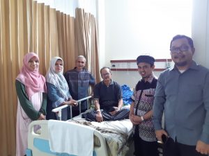 Rekatkan Silaturahim Pengurus JAI Lenteng Agung Jenguk Ketua RW
