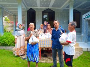 Peringati Hari Khilafat, JAI Cipeuyeum Gelar Baksos Sembako Murah.