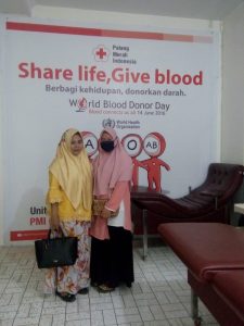 Empati Muslimah Ahmadiyah Cicakra Mendonorkan Darah