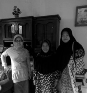 Muslimah Ahmadiyah Bunikasih Jalin Silaturahim dengan Ibu Ustadz