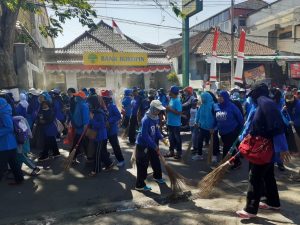 JAI Manislor Bersama Komunitas CTC Bersihkan Kuningan