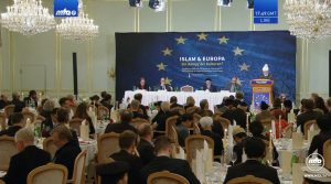 Pupus Rasa Khawatir Terhadap Islam, Khalifah Muslim Ahmadiyah Sampaikan Pidato Bersejarah di Berlin, Jerman.