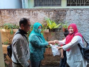 Dukung Program PKK, Ahmadiyah Cianjur Sumbang Masker