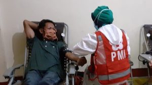 Bantu Sesama, Puluhan Anggota Ahmadiyah Mataram Donorkan Darahnya