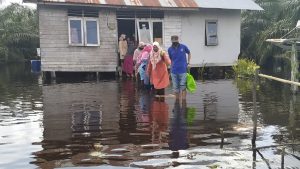Dalam Kepungan Banjir Seruyan, Ahmadiyah Tanggul Harapan Saling Menguatkan