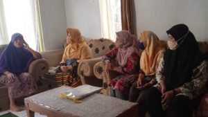 Lajnah Imailah Manislor Berikan Bantuan Kepada Warga yang Tertimpa Musibah