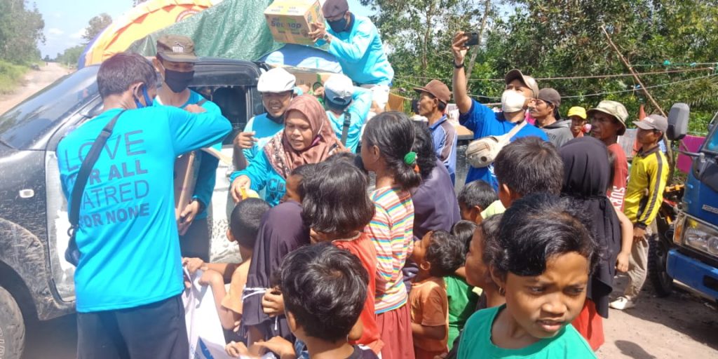 Relawan Humanity First Salurkan Bantuan kepada Korban Banjir Seruyan