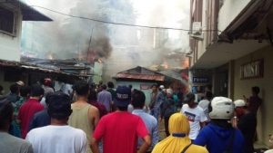 Galang Dana, Perempuan Ahmadiyah Batam Bantu Korban Kebakaran
