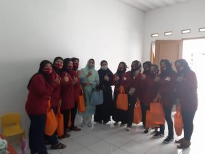 Perempuan Ahmadiyah Bandung Tengah Kunjungi PKK dan Posyandu Kelurahan Sukaluyu Bandung