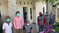 JAI Bontang Bagikan Paket Sembako bagi Warga yang Isoman di Bontang Utara