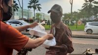 Jemaat Pagedangan Berbagi Takjil Gratis di Bulan Penuh Berkah