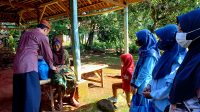 Tebar Kebahagiaan, Ahmadiyah Purwakarta Bagikan Sembako