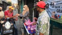 Ahmadiyah Jakarta Barat Rutin Bagikan Takjil Selama Ramadan