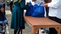 Peringati Hari Khilafat Ahmadiyah ke-114, JAI Cisarua Bagikan Sembako