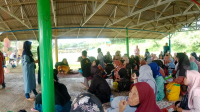 Perempuan Muslim Ahmadiyah Panunggangan Pusat dan Panunggangan Timur Mengadakan Pertemuan Bersama