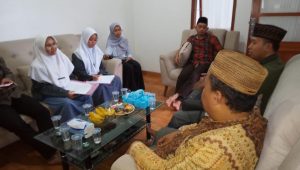 Ahmadiyah Tasikmalaya Apresiasi Dua Siswi MAN Darussalam yang Datang Melakukan Penelitian