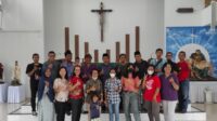 Pererat Silaturahmi Lintas Iman, Pemuda Ahmadiyah Kunjungi Gereja Katolik Majenang