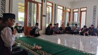 Jemaat Ahmadiyah Cirebon Timur Sambut Kedatangan 50 Peserta Wisata Rohani   