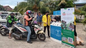Hari Pelajar Internasional, Humanity First Gandeng Mahasiswa UI Bagikan Makanan kepada Driver Ojol