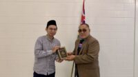 Mubaligh Asal Indonesia Hadiahkan Al-Quran kepada Gubernur Jenderal Tuvalu