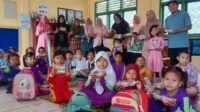 Perempuan Ahmadiyah Jambi, Bagikan Snack di Hari Jum’at