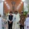 Mln. Ammar Ahmad tengah berfoto bersama pihak Gereja Katolik St. Maria Pengantara Segala Rahmat.