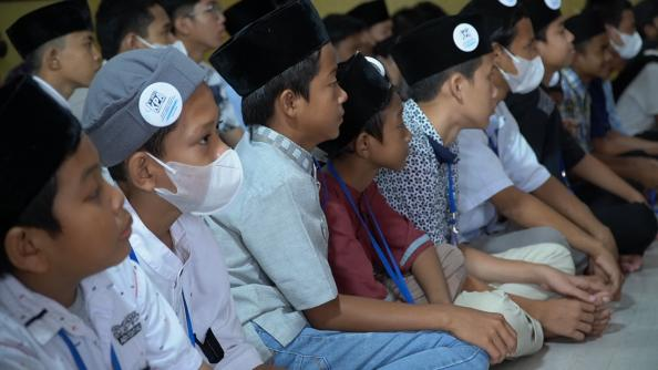 Para peserta KPA 2022 tengah mendengarkan arahan dari Panitia KPA bertempat di Masjid Mubarak Jl. Parung - Bogor Kemang, Kabupaten Bogor, Jawa Barat. Pada, Minggu 25 Desember 2022. (Foto : Rafi Assamar Ahmad).