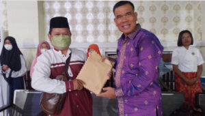 Dapat Buku dari Mubaligh Ahmadiyah, Kapolda Papua Barat Beri Respon Positif