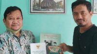 Redaktur Jurnal Papua Kunjungi Rumah Dinas Mubaligh Ahmadiyah Papua Barat