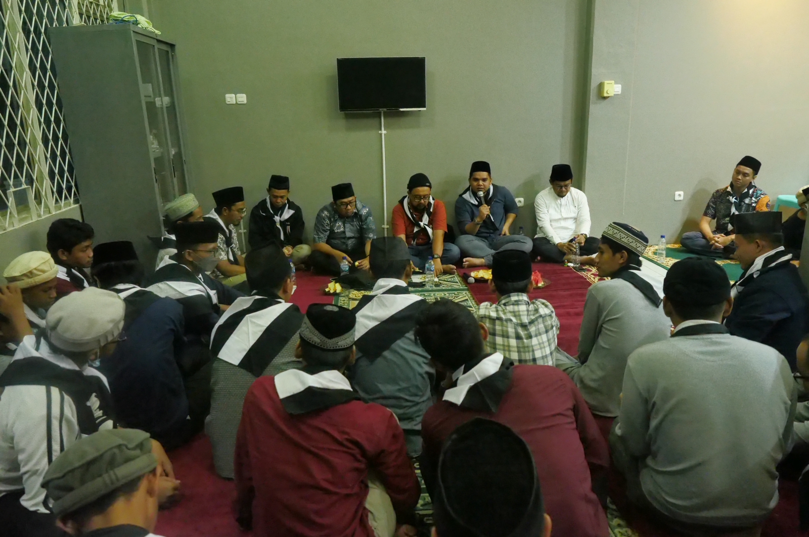 Suasana pada acara Khudam Connect yang dihadiri Ketua Umum Pemuda Ahamdiyah atau Sadr MKAI, Muhammad Anahdi Sholihin di Masjid Mubarak, Jagaraksa, Jakarta Selatan, Sabtu 31/12/2022. (Foto : Redaksi)