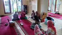 Tingkatkan Kualitas Diri, Lajnah Imaillah Cicalengka Sumedang Ikut Kelas Literasi