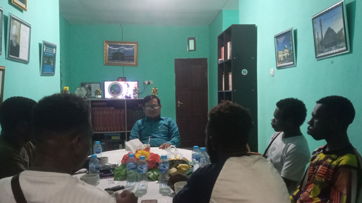 Kunjungan mahasiswa IMT ke rumah dinas Mubda Papua Barat