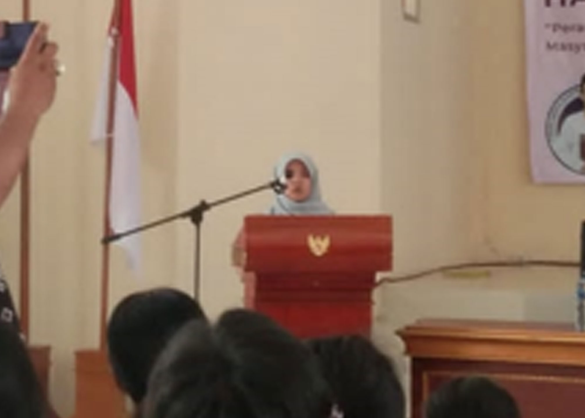 Anggota Lajnah Imaillah Sadasari Majalengka lantunkan nazm di Hari Perempuan Sedunia.
