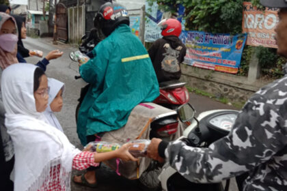 Berbagi takjil ala JAI Bandung Wetan