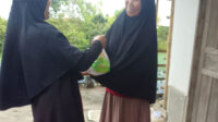 Berbagi di Ramadhan, Lajnah Imaillah Lurah Ingu Solok Antarkan Sembako Langsung ke Rumah Warga
